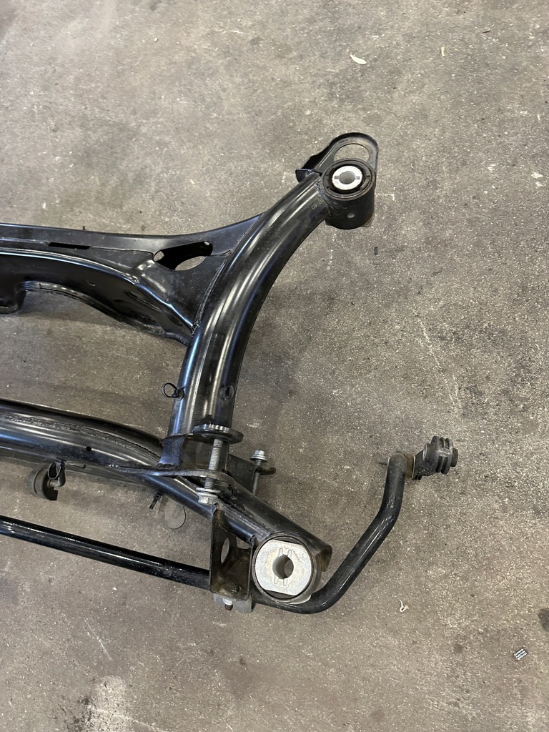 фото №6, Volvo xc40 fwd підрамник підрамник задні демонтаж