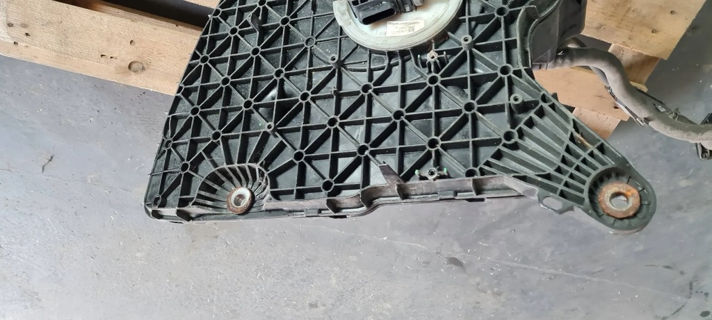 фото №8, A4 b9 8w zbiotnik жидкость adblue 2.0 tdi 8w0131878aj a5 8w