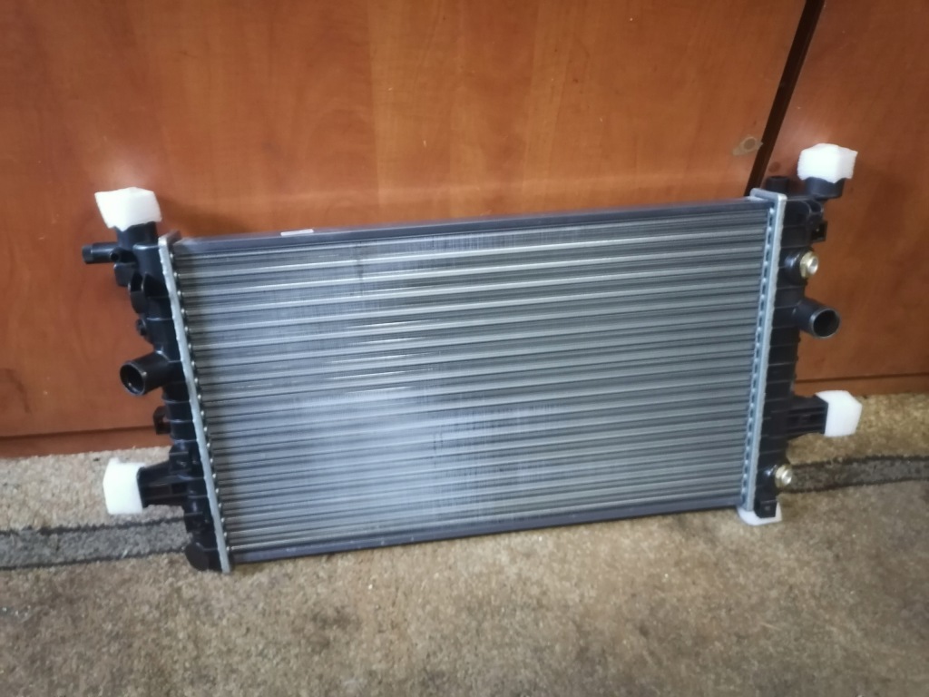 Радиатор воды opel astra h zafira b 1.6 1.8 в Украине