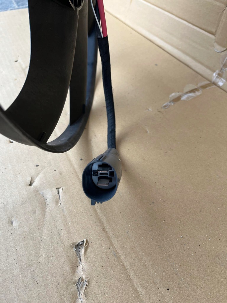 Вентилятор радіатор вентилятор volvo 32249743 в Україні