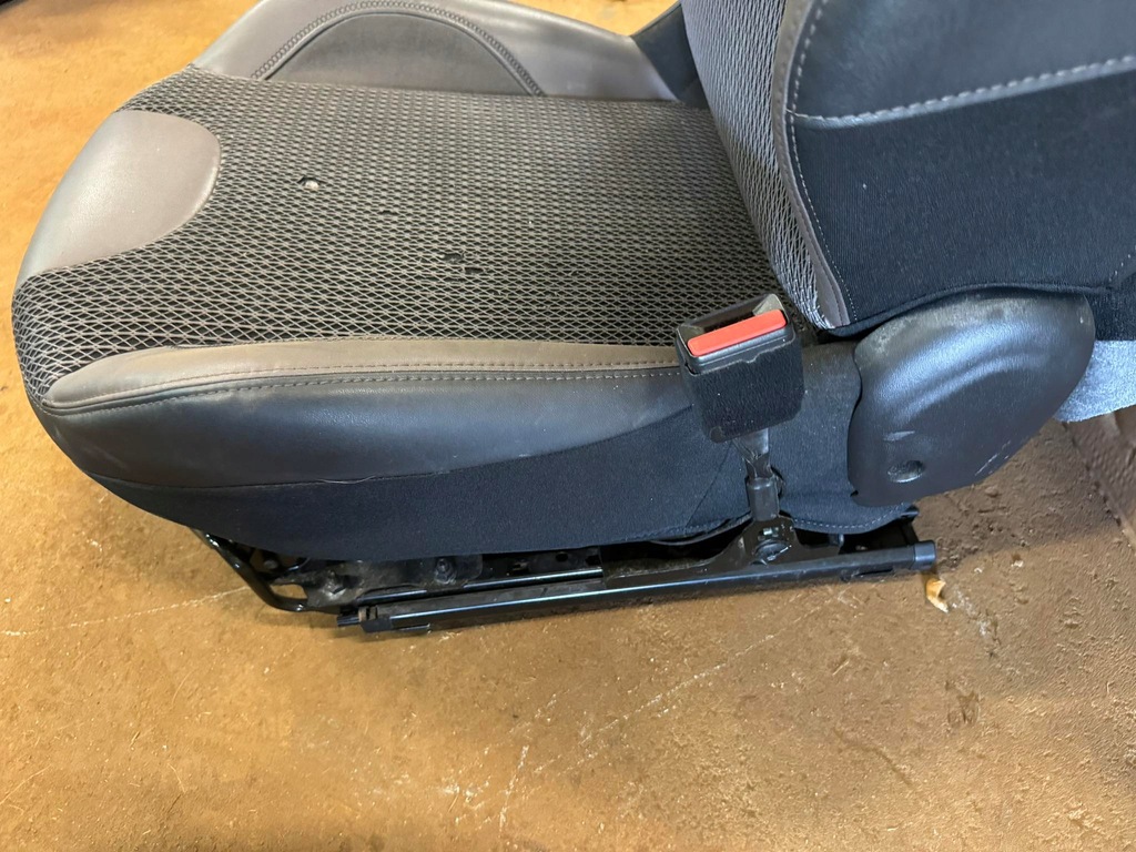 фото №5, Сиденье правый пассажира peugeot 2008 i подушка безопасности