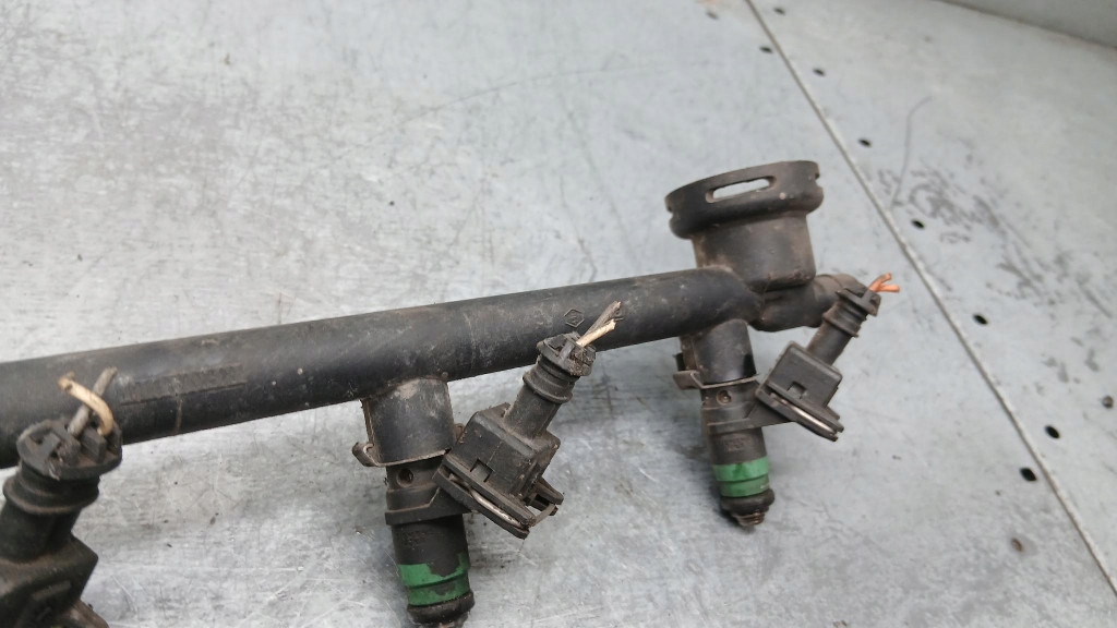 Молдинг упорскування renault laguna ii 1.8b 01-05r hb 7700107405 Недорого