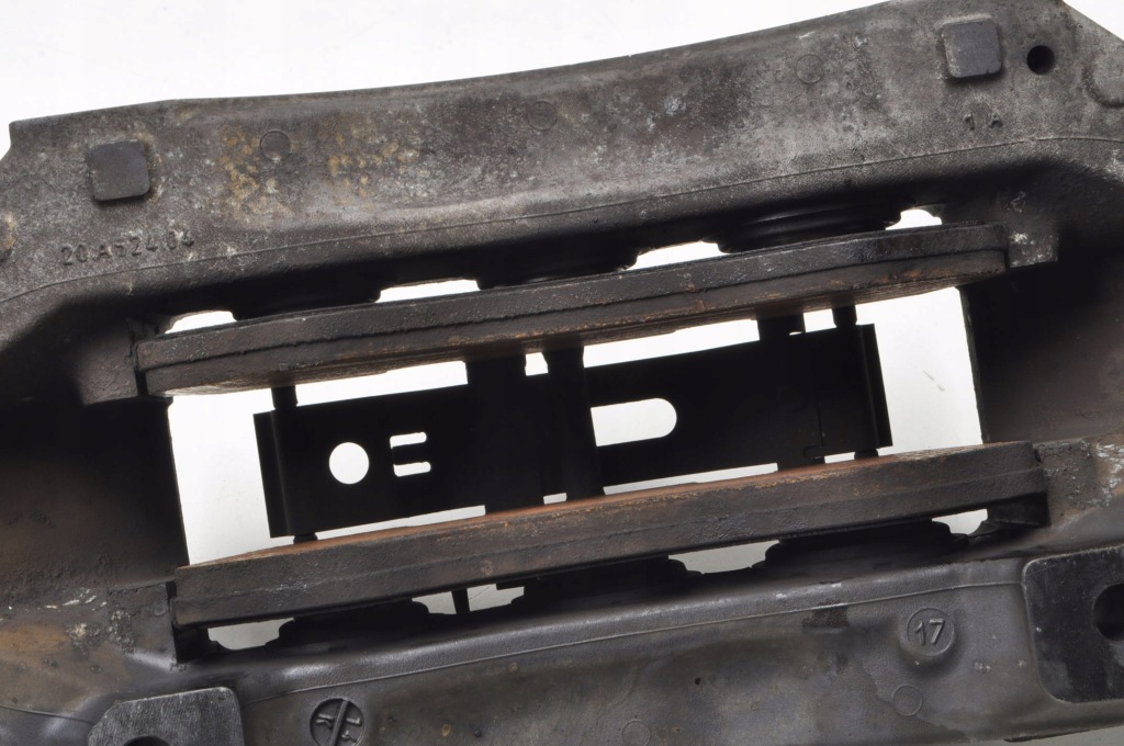 Aston martin db11 супорт гальмівний правий перед 20a52404 Доставка