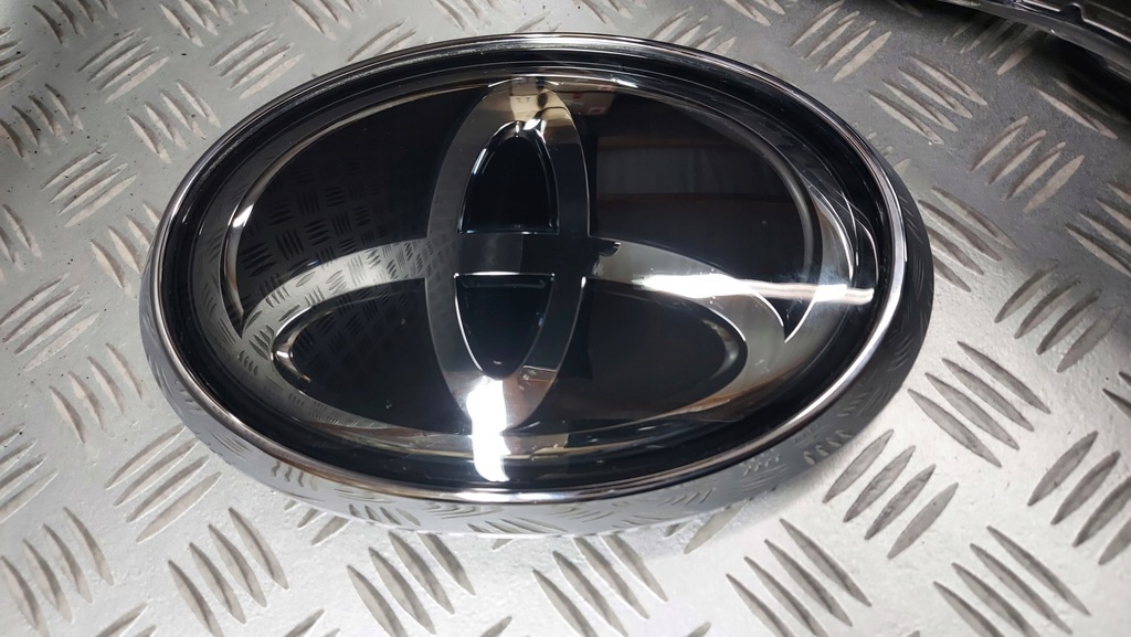 фото №2, Значок logo емблема toyota hilux pod радар 17 18