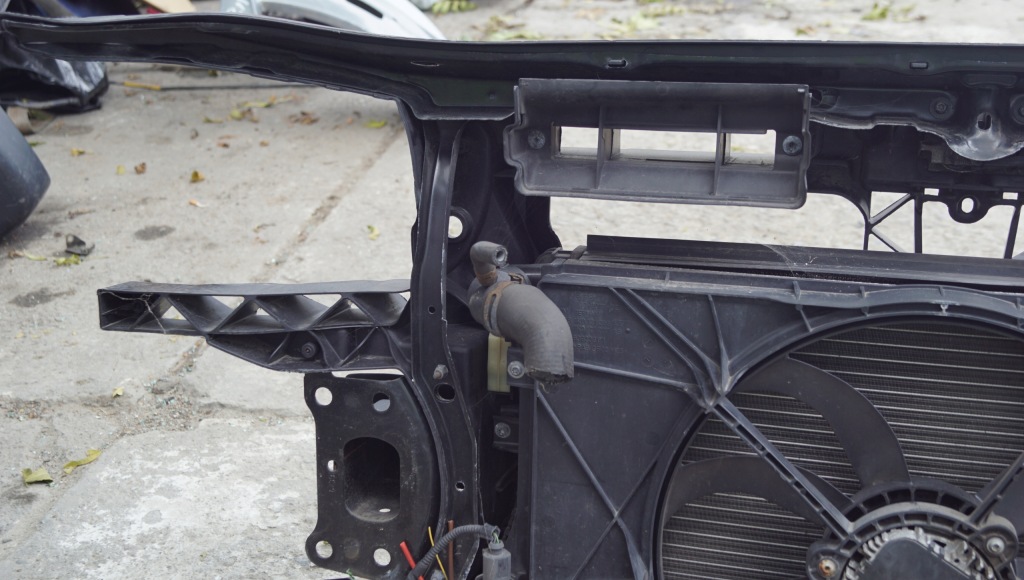 Pas передний радиатор vw touran i lift 1.9 tdi Оригинал