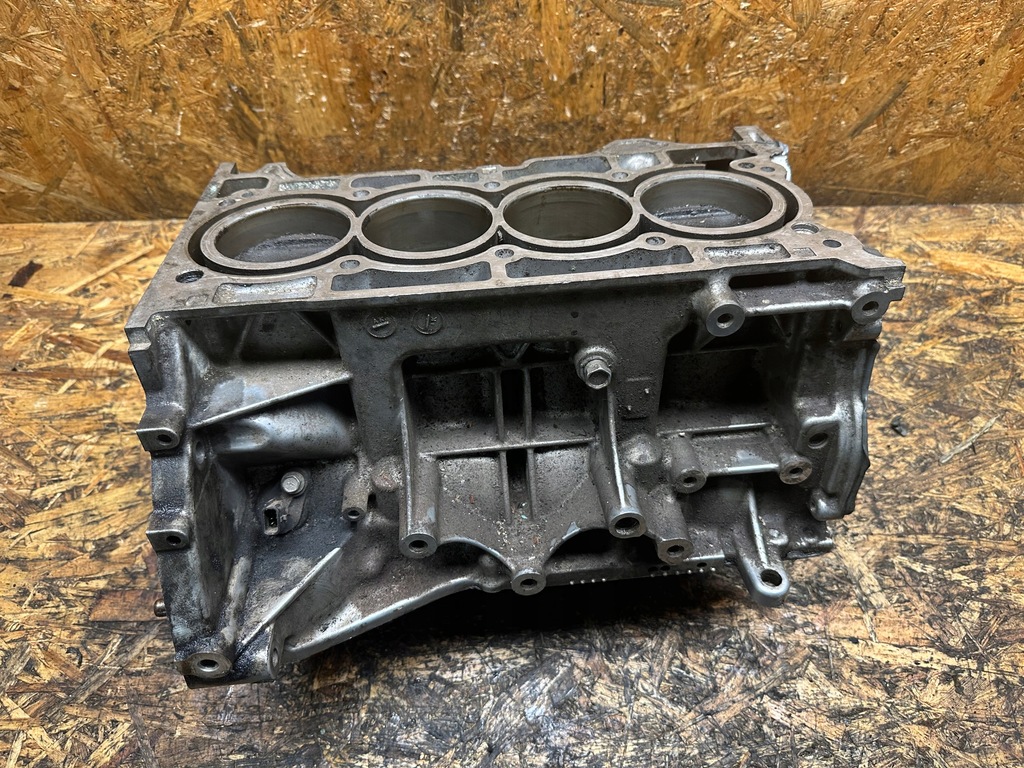 фото №1, Блок двигуна dół wał поршні renault dacia 1.6 sce h4m h4md738