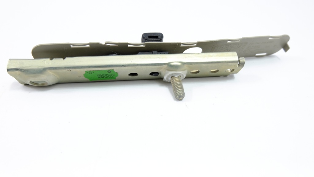 Dacia sandero 2 ползунок регулировка поперечина Цена