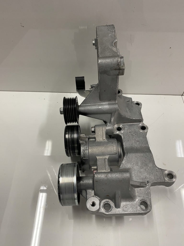 фото №1, Кронштейн ролик натяжитель кронштейн mitsubishi outlander iii asx 2.0