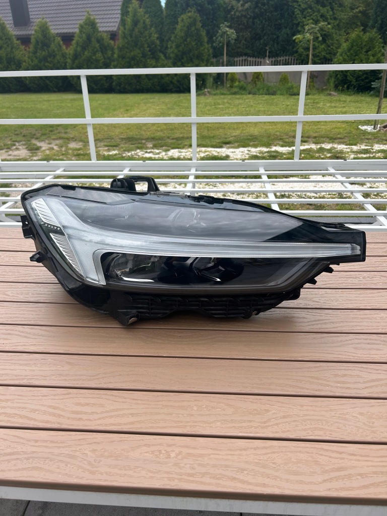 Купить Volvo xc60 2 рестайлинг  фара правый  full led lhd 32338977