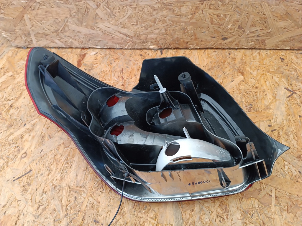 фото №15, Лампа правая задняя citroen ds3 europa 08-552-1938r