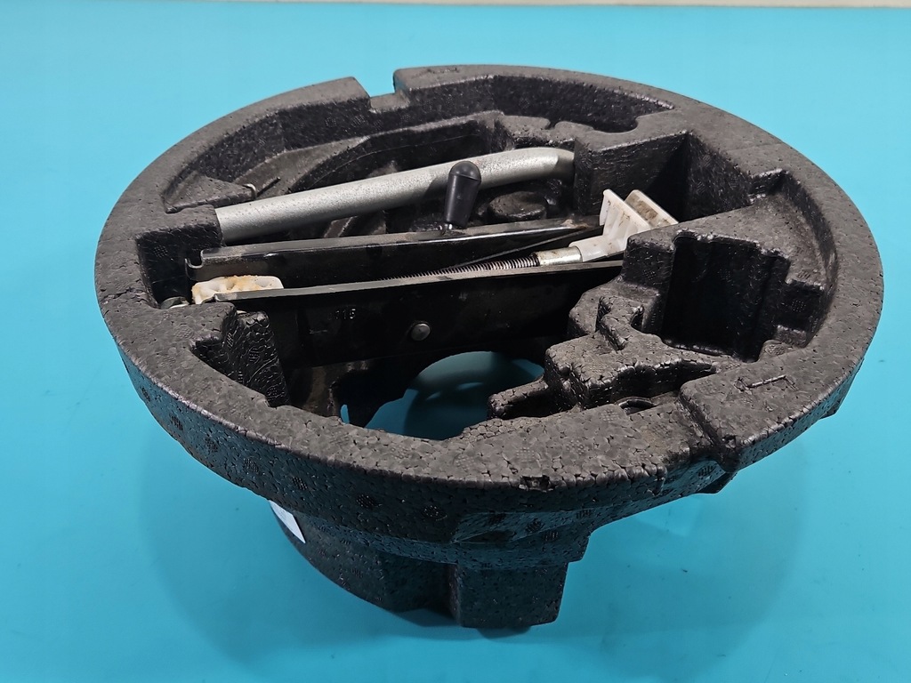 фото №4, Домкрат підйомник автомобільний трапецієподібний skoda rapid