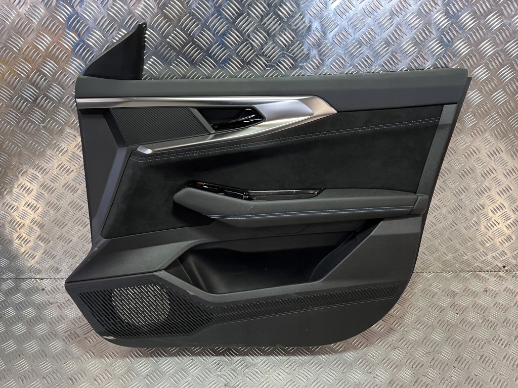 Купити Обшивка двері правий перед renault austral alpine 22- uk