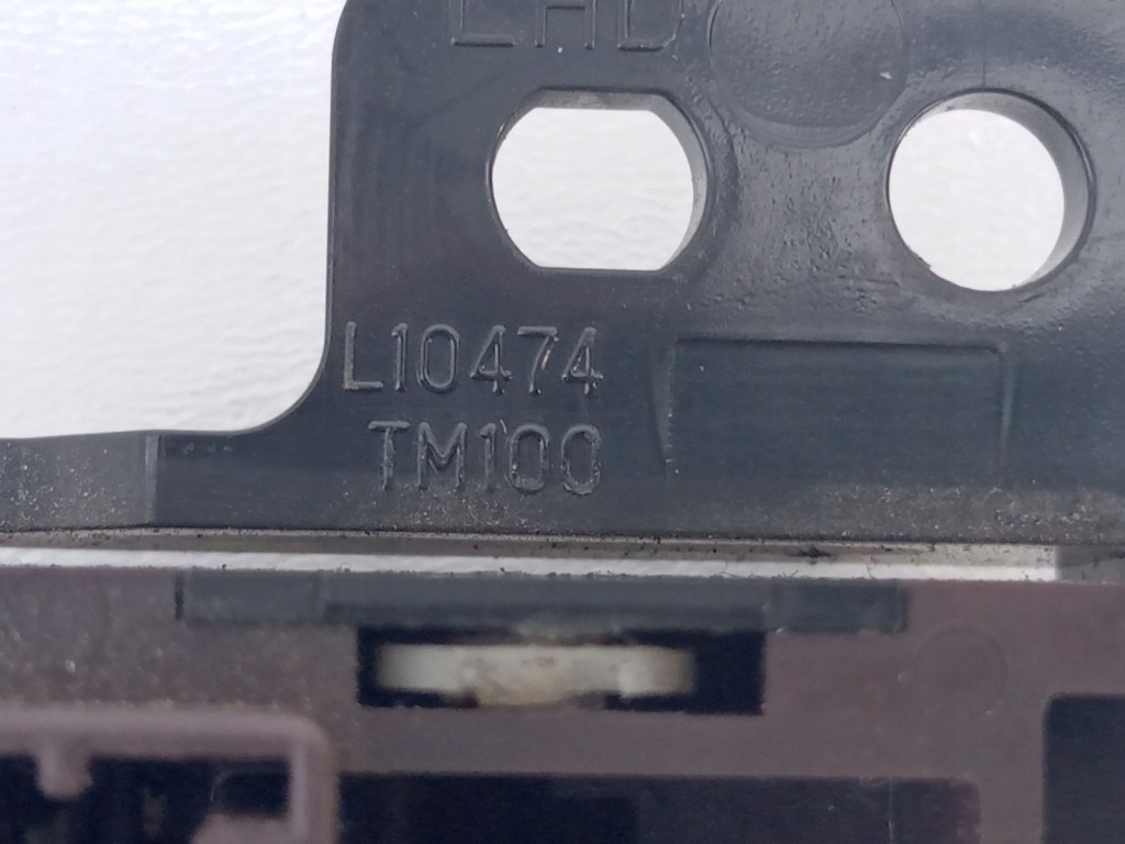 фото №5, Кнопка открывания крышки багажника nissan gt-r