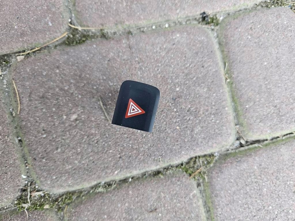 фото №1, Переключатель аварийных proace city berlingo combo e rifter 9817043077