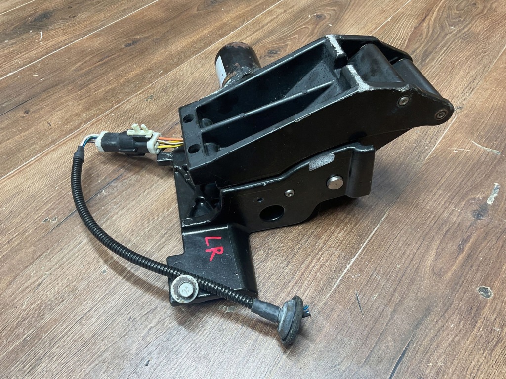 Кронштейн двигун поріг лівий задній range rover l405 vplgp0138 fsm0l61 fsm0r3 Доставка