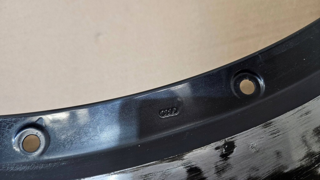 Крыло  правый  перед audi q5 2 80a оригинальный Доставка