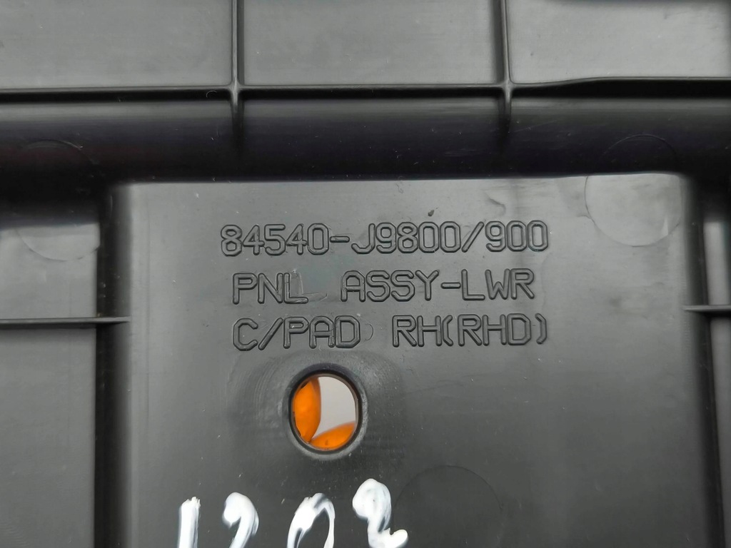 фото №13, Hyundai kona i 2019 element панели приборной панели / dół