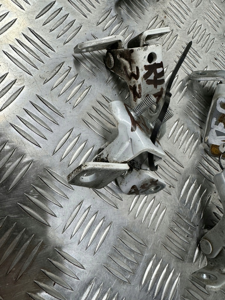 фото №1, Петли дверь левая правое переднее mitsubishi asx w37 задние задняя