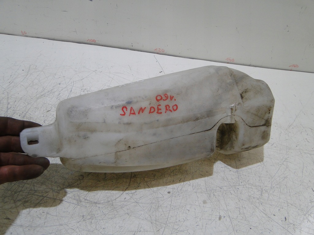 фото №8, Dacia sandero i бак жидкость омывателя