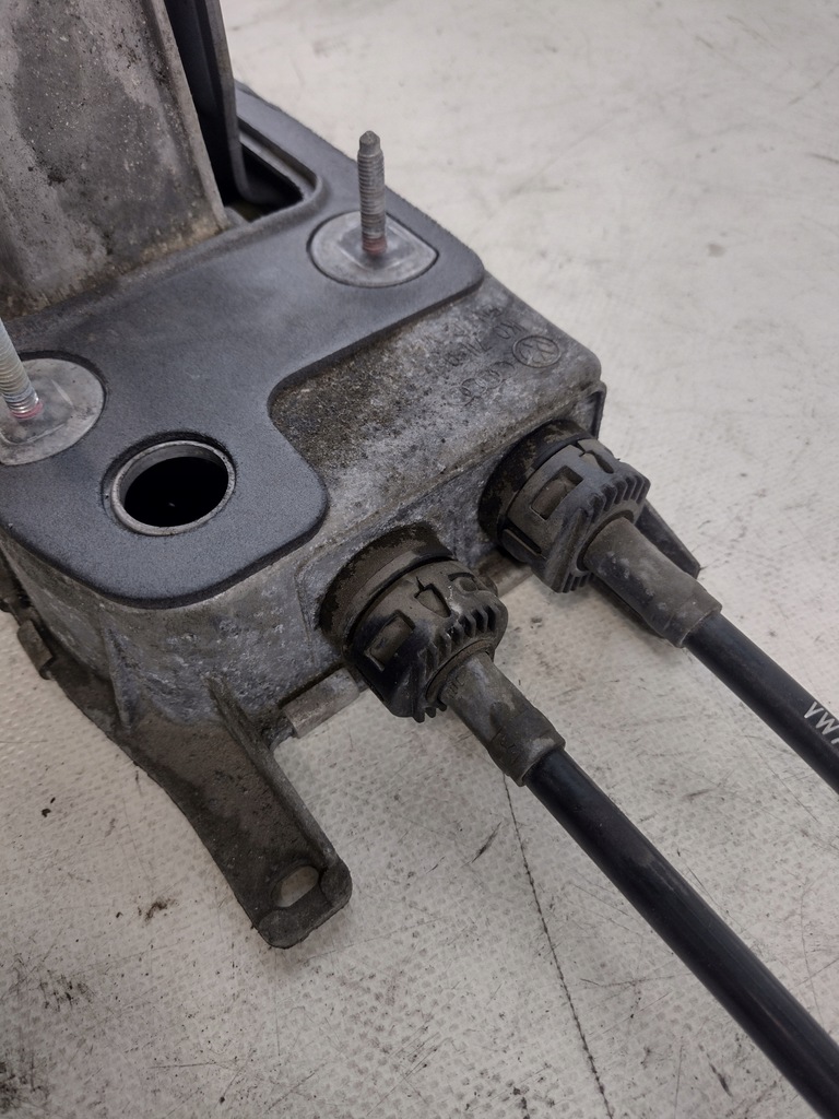 фото №9, Рычаг домкрат переключения передач оригинальный номер 1k0711091a volkswagen golf v 1.6b 06r.