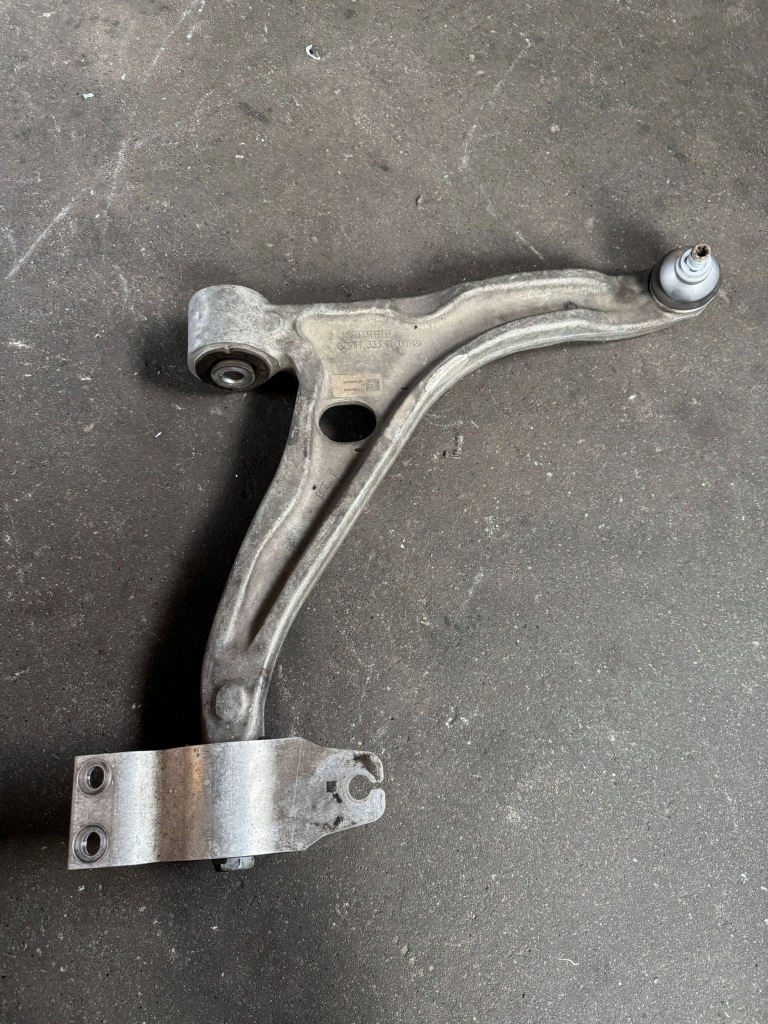 фото №1, Mercedes w177 a klasa важіль правий перед 2473331600