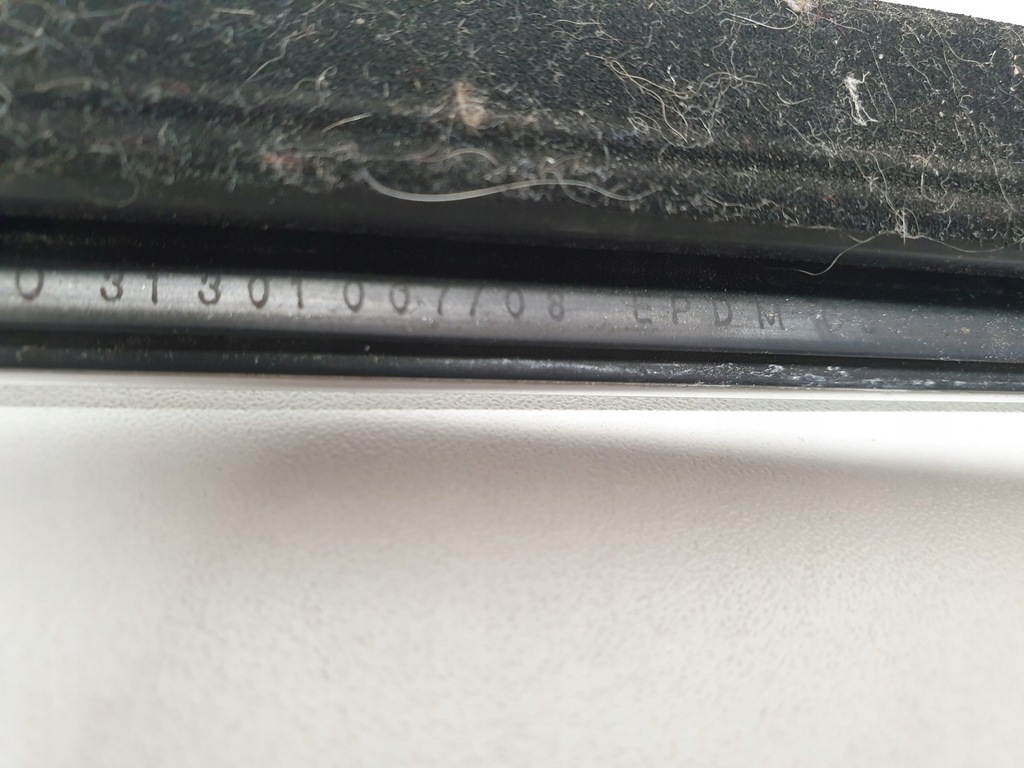 фото №5, Volvo молдинг уплотнитель стекло 31301007/08