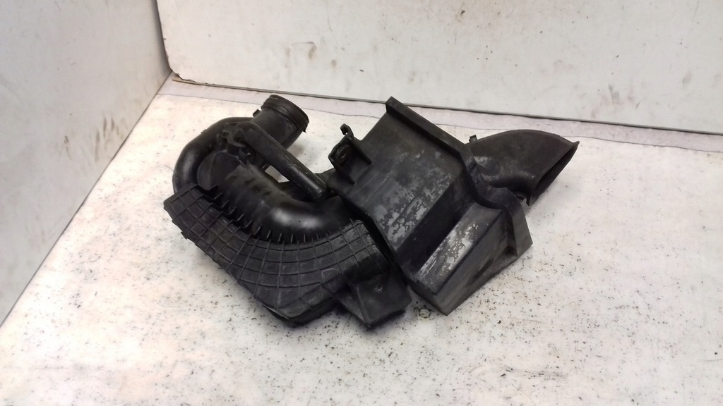 фото №9, Резонатор воздухозаборник воздуха mazda 3 bk 2.0 16v 03-09