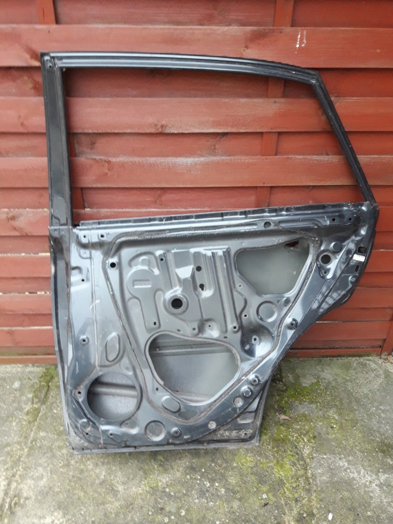 Дверь lexus rx 03-08 hybrid правое  задняя задняя в Украине