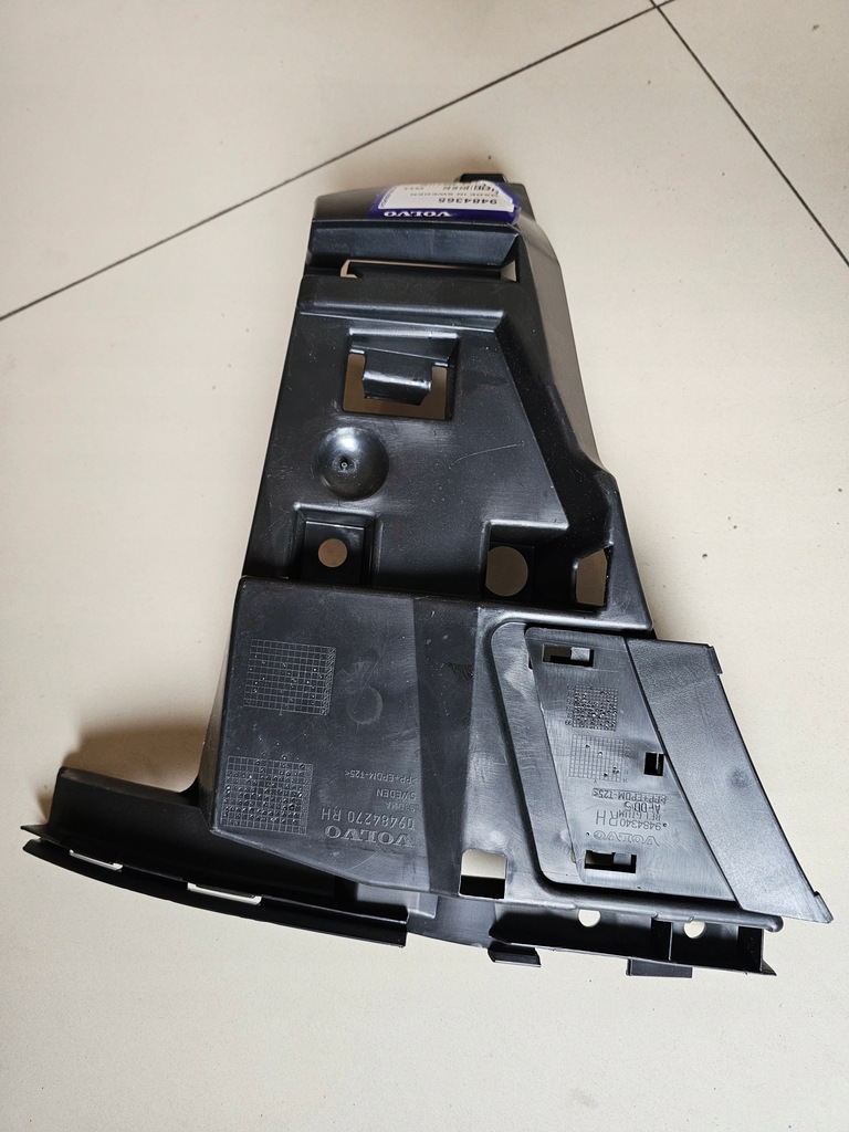 фото №7, Volvo оригинальный номер 9484270 9484365кронштейн направляющая бампер xc70