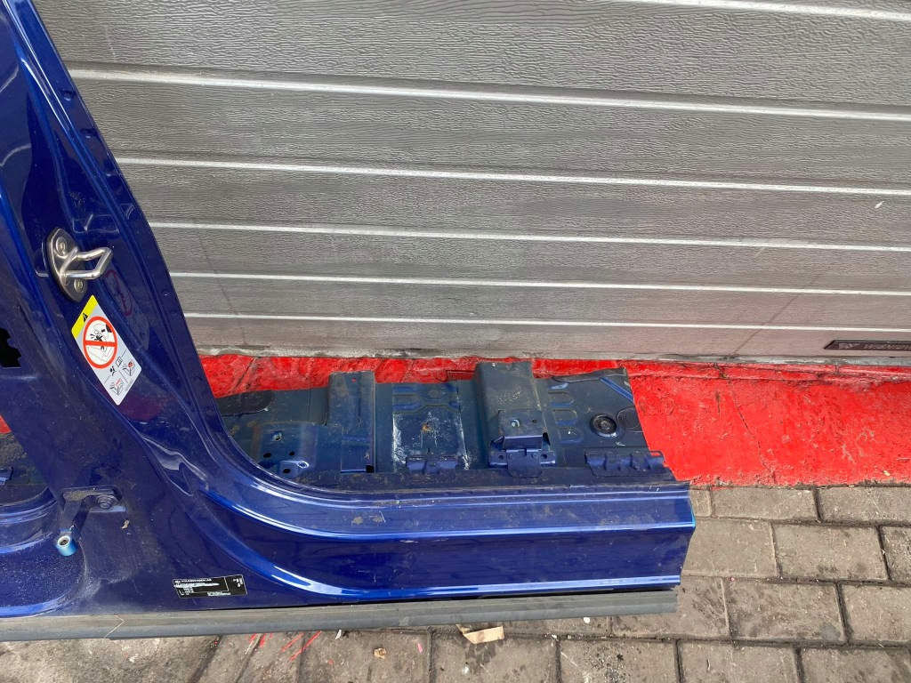 фото №4, Volkswagen id4 блок двигателя порог правый