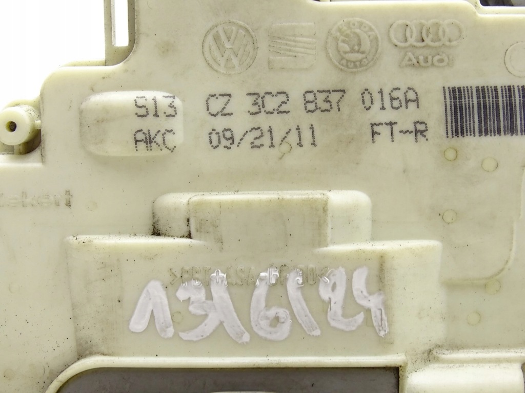 фото №7, Замок двері правий перед передній vw passat b7 9 pin