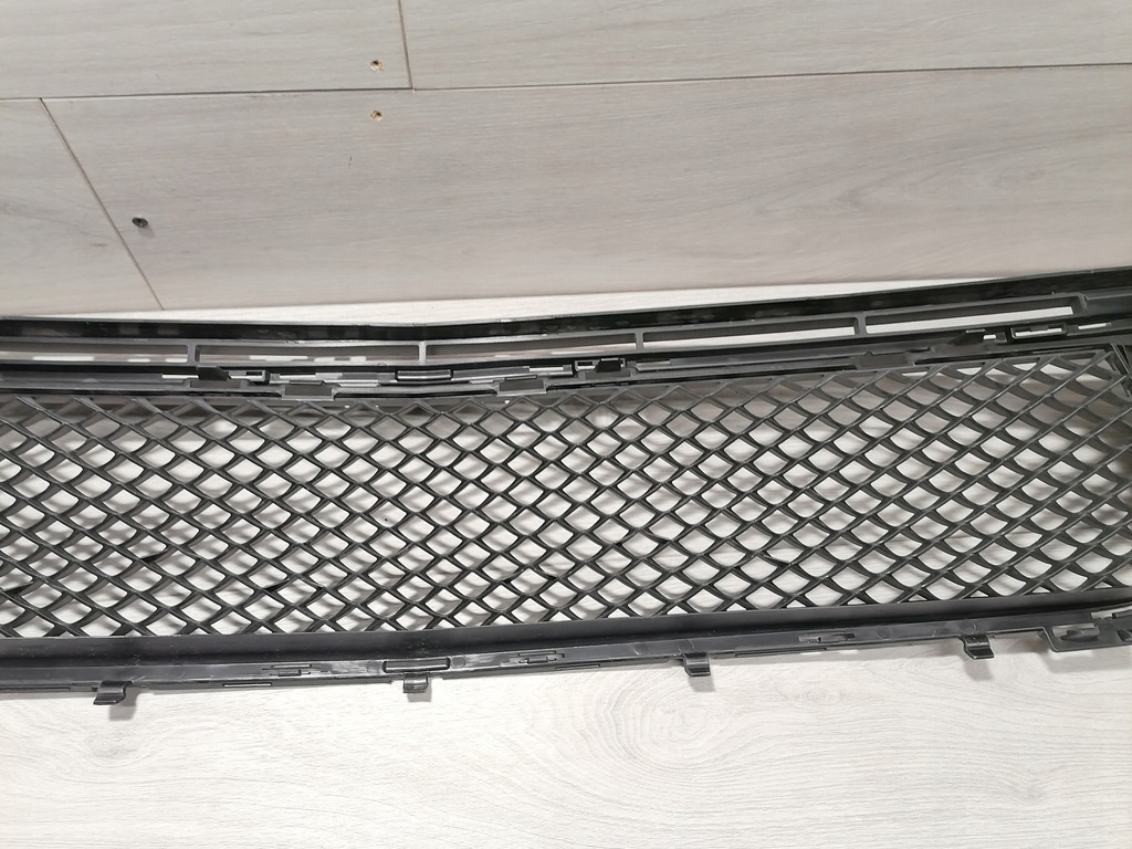 фото №8, Mercedes w205 решётка бампера средняя a2058852501