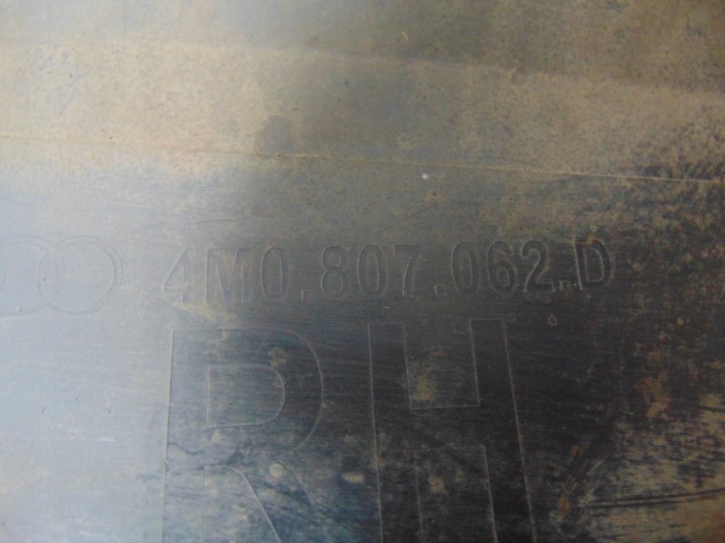 Молдинг бампера накладка права audi q7 4m0807062d Київ