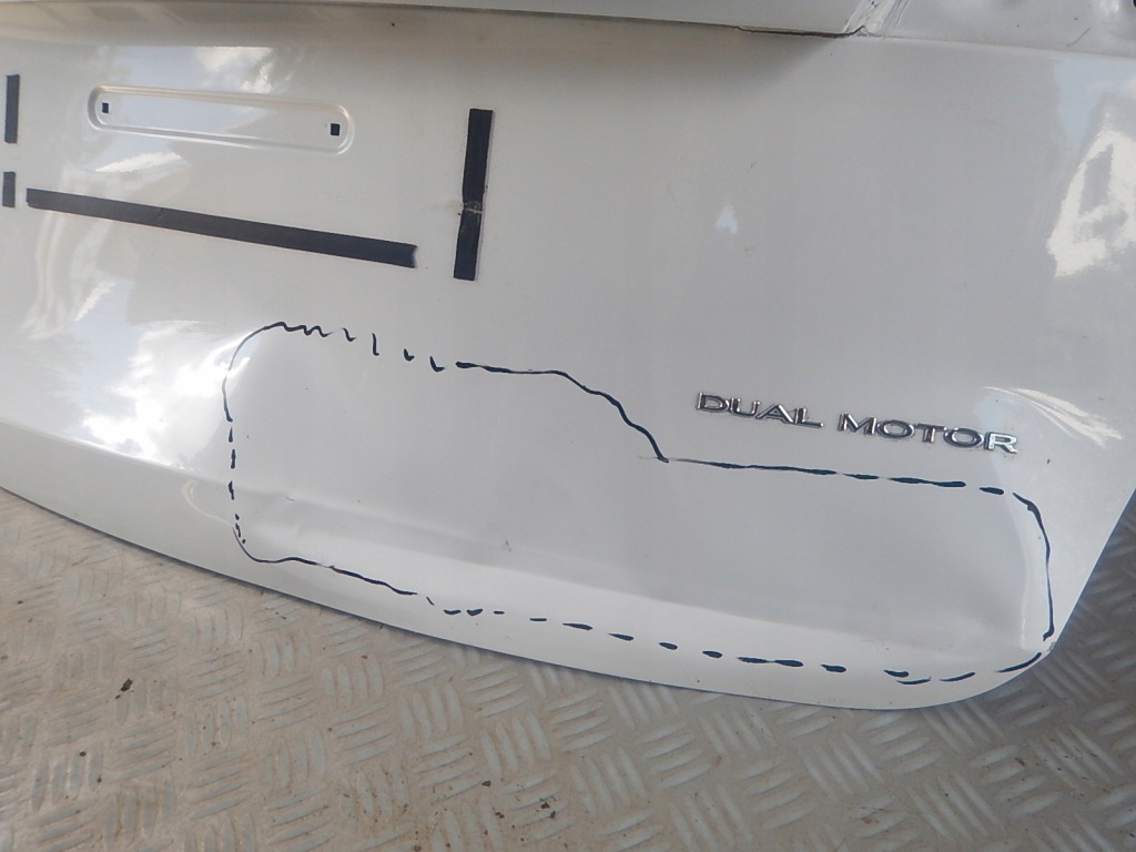 Tesla model y крышка багажника задний  задняя оригинал в Украине