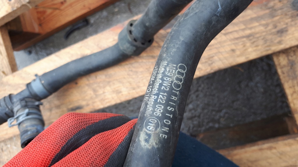 фото №8, A4 b9 8w wąż шланг wody 3. tdi 8w2121070 a5 uk