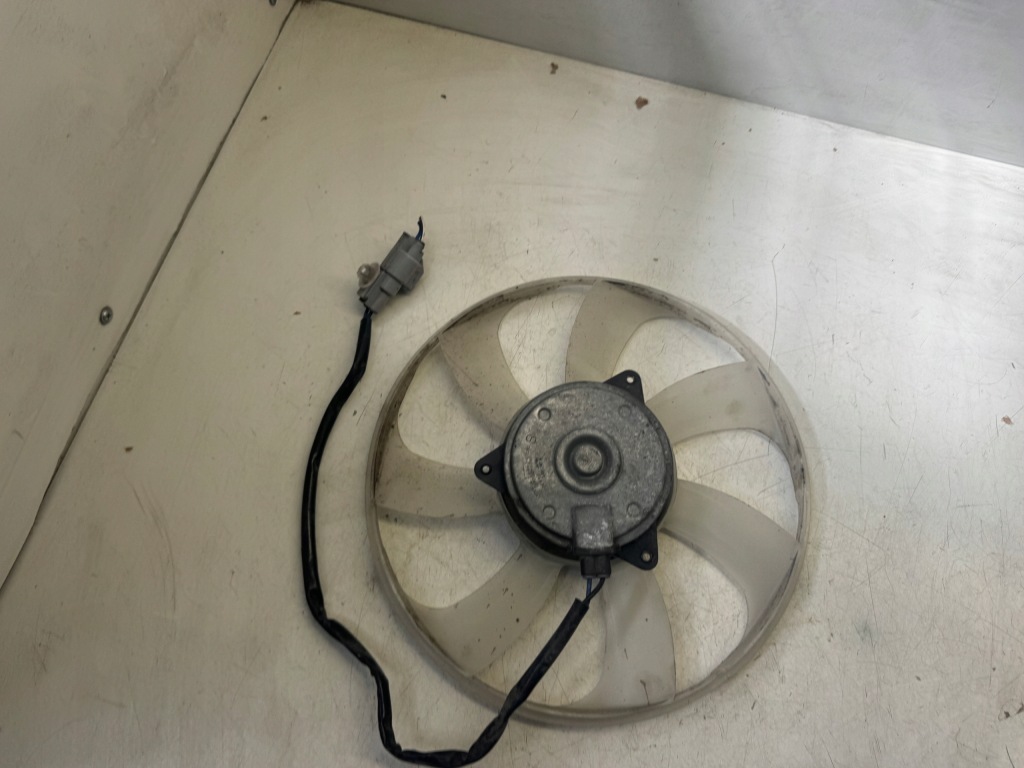 Toyota auris 2 hb 1.8 гибрид вентилятор радиатора 16363-0t080 в Украине