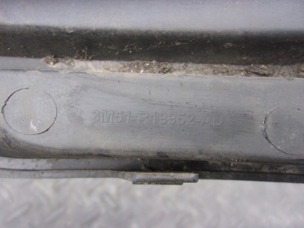 Рамка решітка протитуманної фари правий focus mk2 Доставка