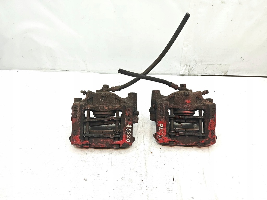 фото №1, Lexus is 220d суппорт тормозной левый правый задняя