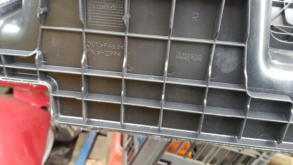 фото №13, Mercedes w212 обшивка оббивка багажника права kombi