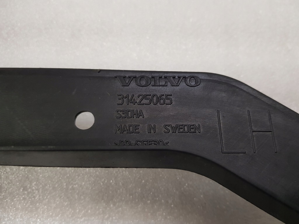фото №11, Volvo v90 напрямна бампера лівий задня 31425065