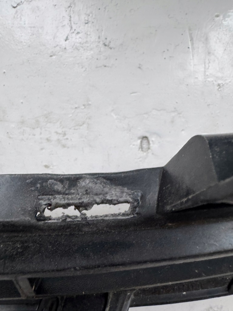 Купить Citroen ds3 10-16r. - решётка  кронштейн led правый  9672237977