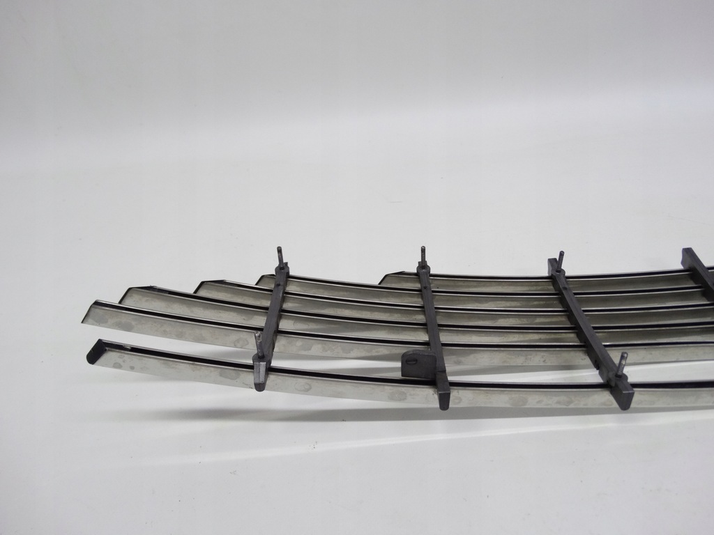 фото №11, Aston martin db9 03-08 решётка радиатора решётка радиатора бампера 9g43-71-11006 оригинальная