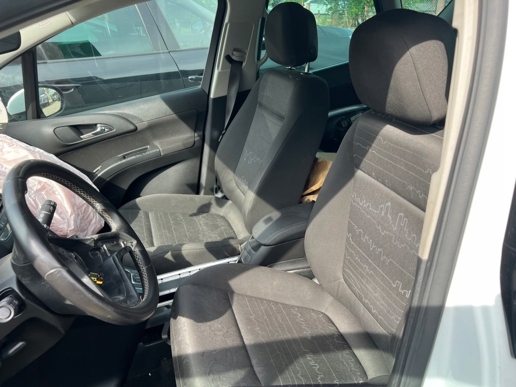 Opel meriva крышка багажника бампер дверь лампы na запчасти стекло стекло крыша сиденье Киев