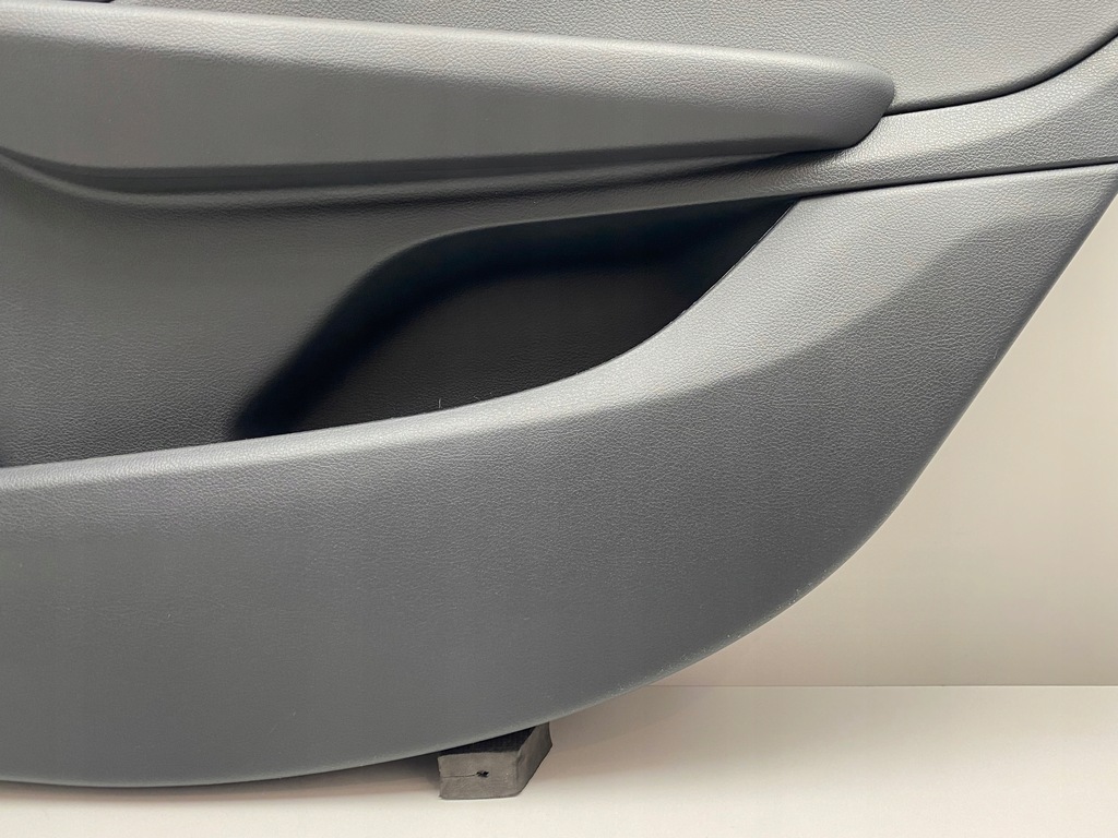 фото №5, Bmw 2 f46 обшивка оббивка двері piano black