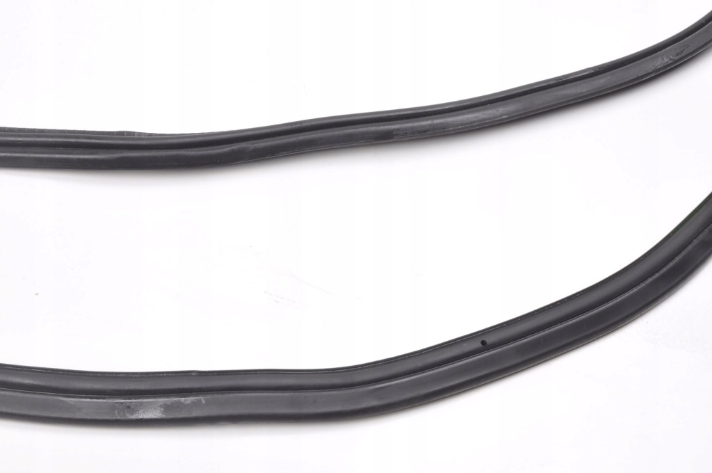 Ferrari california 4.3 прокладка кришки багажника 69773500 Недорого