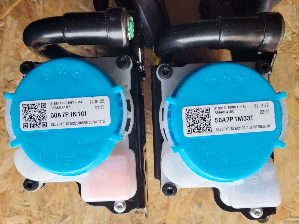 фото №11, Toyota yaris iv 4 приборная панель приборная консоль приборная панель подушка безопасности ремни оригинал fv