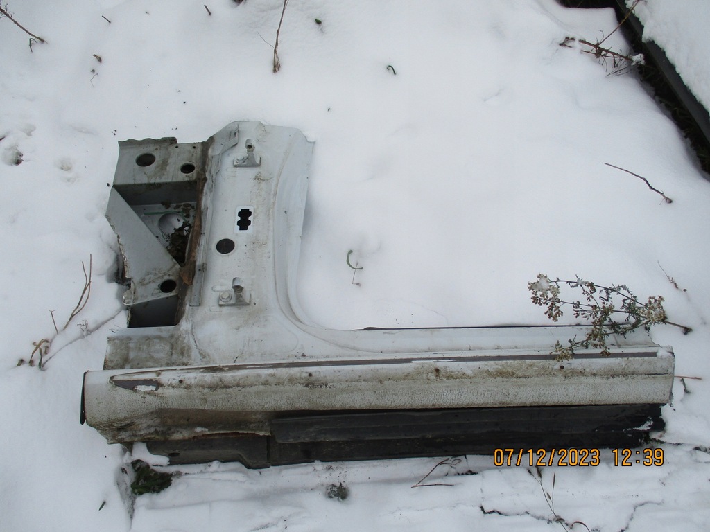 фото №1, Audi a4 b8 - порог левый ,блок двигателя