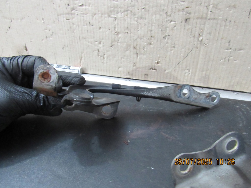 фото №5, Петля петли капот corolla e15 06-13 209