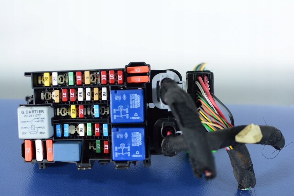 фото №1, Scenic iii коробка предохранителей 1801330-1d