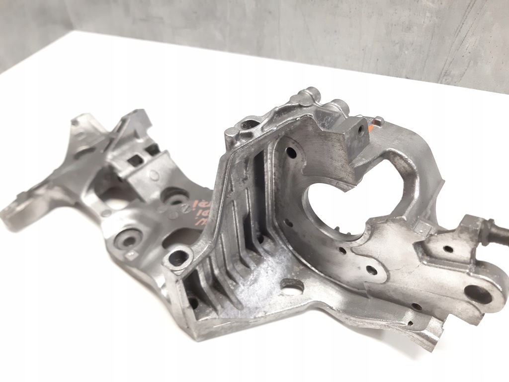 Купити Audi vw skoda кронштейн генератора 2.0 tdi 04l903143b